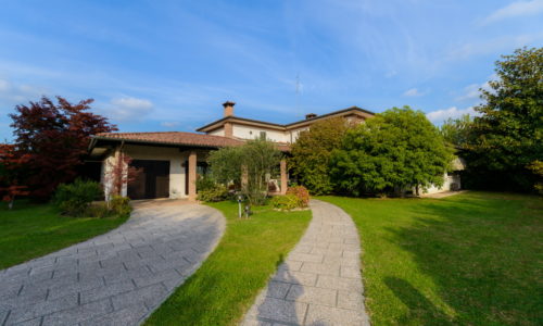 Casa di due unità abitative indipendenti