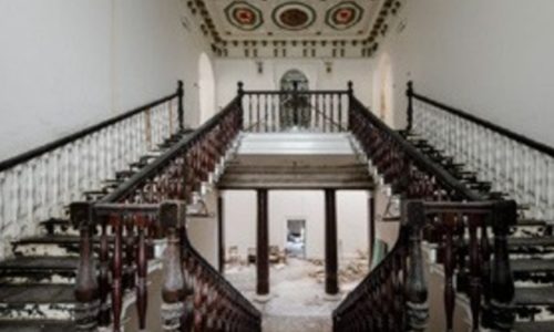Casa di Riposo Immerso nel Lusso Totale, U.K.